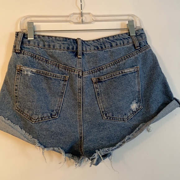 Forever 21 denim shorts size 28, cheeky! - Picture 2 of 2